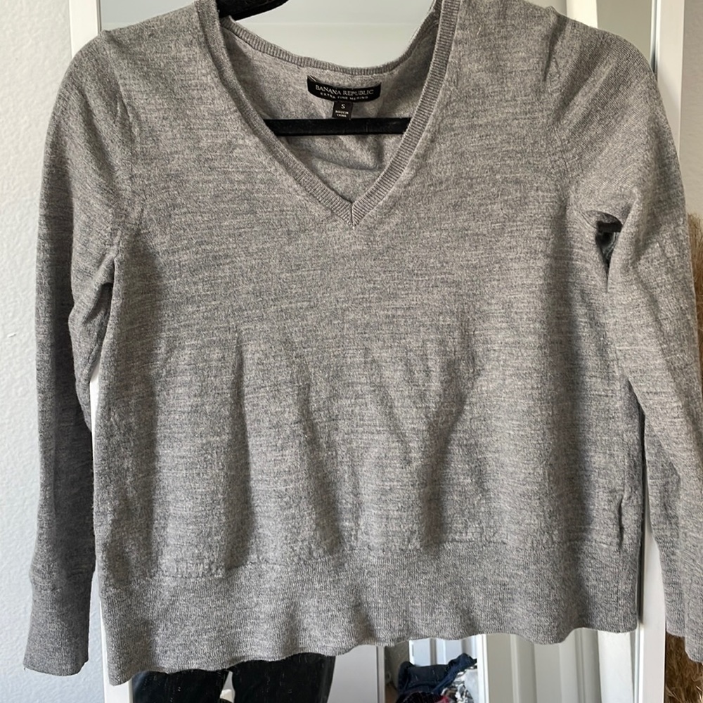 Banana republic gray sweater